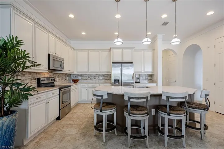 10040  Avalon Lake  CIR, Fort Myers, FL 33913