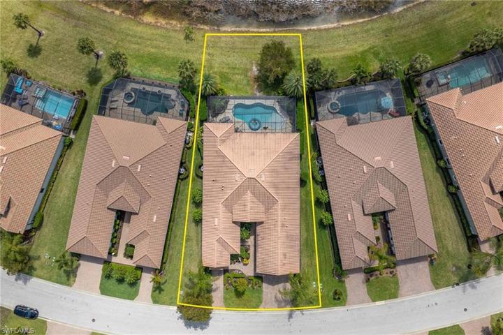 10040  Avalon Lake  CIR, Fort Myers, FL 33913