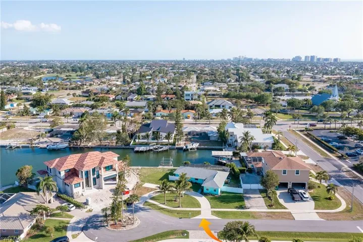 Bird's eye view featuring a residential view and a water view