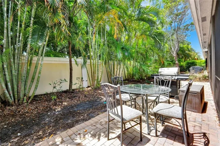 13423  Silktail  DR, Naples, FL 34109