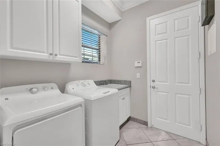 13423  Silktail  DR, Naples, FL 34109