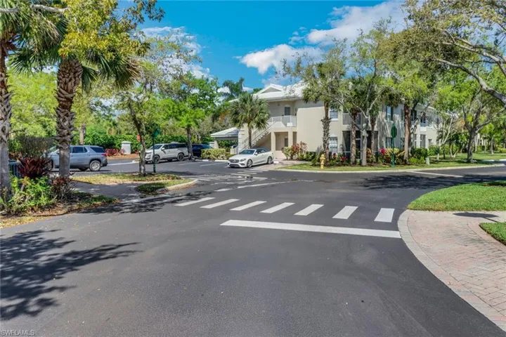 1370 Sweetwater CV # 204, NAPLES FL 34110