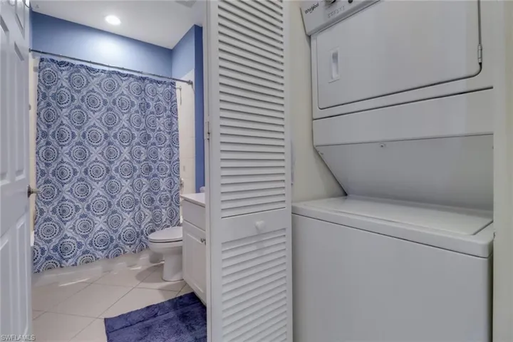 1370 Sweetwater CV # 204, NAPLES FL 34110