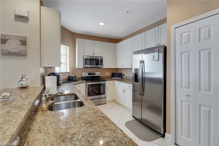 1370 Sweetwater CV # 204, NAPLES FL 34110
