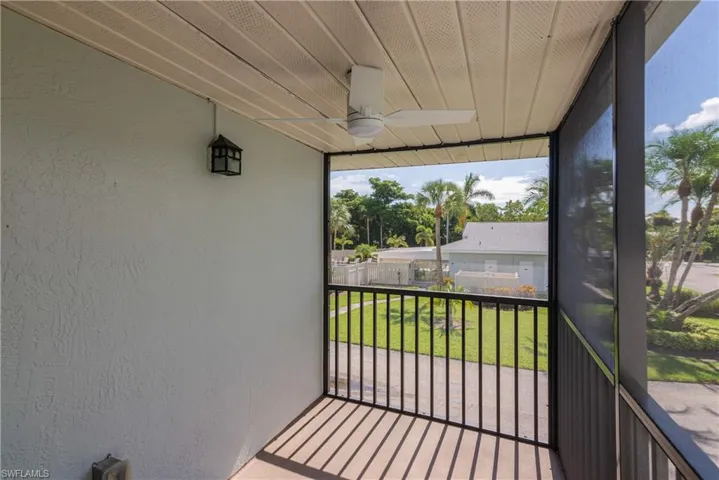 Sunroom / solarium with ceiling fan