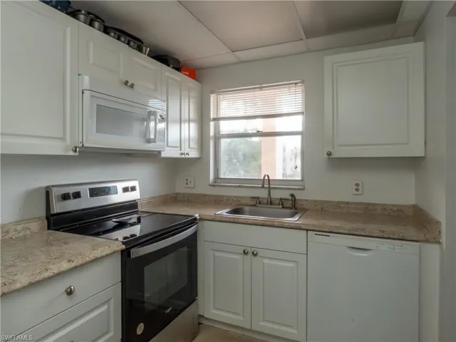 180 Turtle Lake Ct # 209, Naples, Florida 34105
