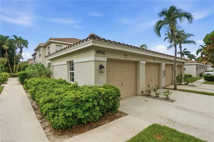 6914 Satinleaf Rd N 201, Naples, Florida 34109