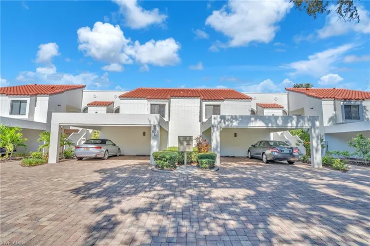 601 Beachwalk Cir 101, Naples, Florida 34108