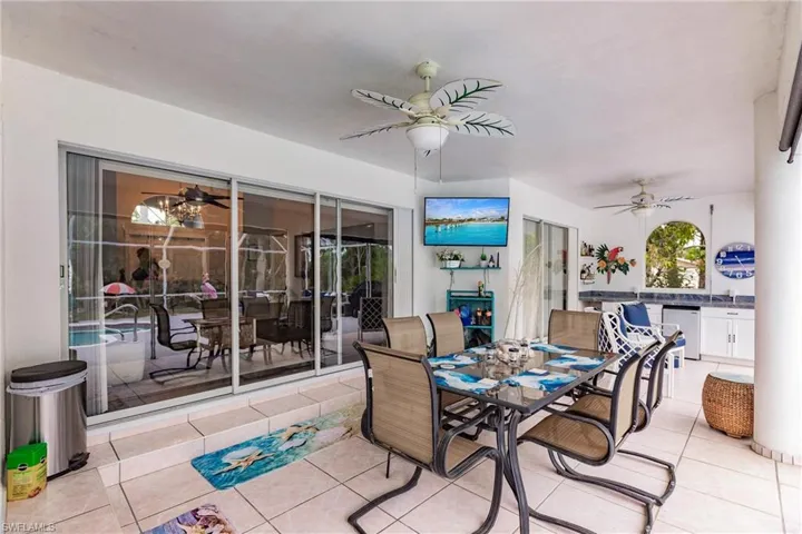 View of patio / terrace with ceiling fan