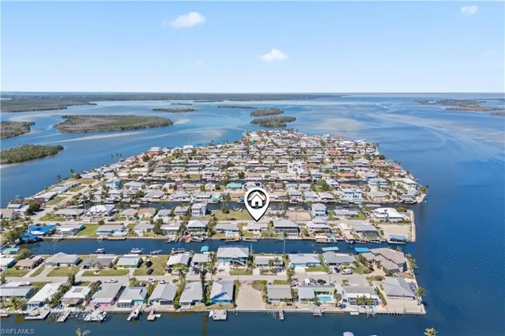 Expansive bird’s-eye view highlighting the home’s prime location.