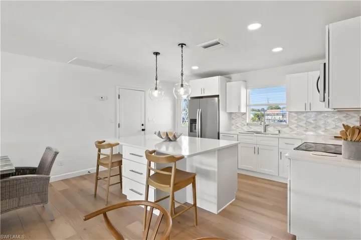 Cute little breakfast bar to enjoy a quick bite to eat.