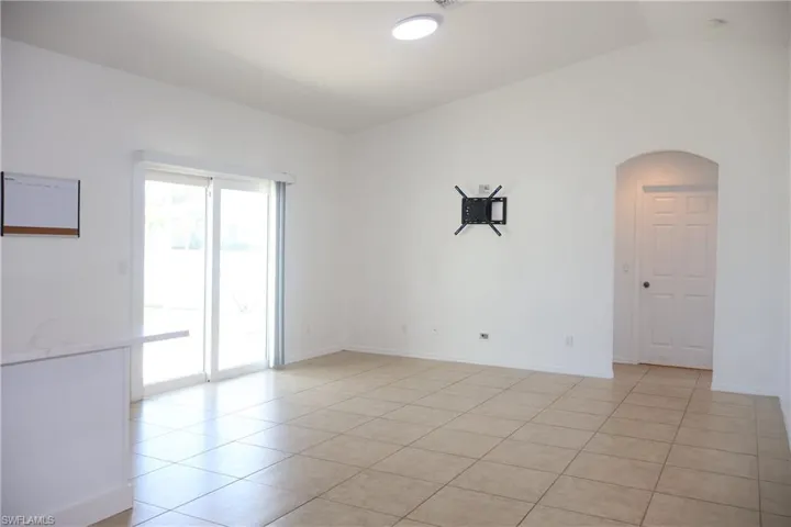 1632 Sw 18th St, Cape Coral, Florida 33991