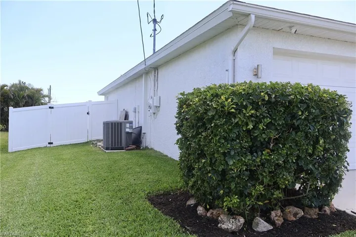 1632 Sw 18th St, Cape Coral, Florida 33991