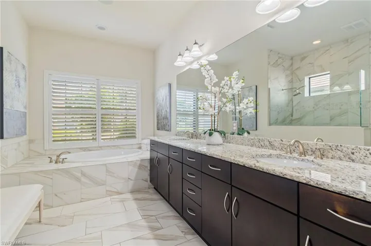16293 Camden Lakes Cir, Naples, Florida 34110