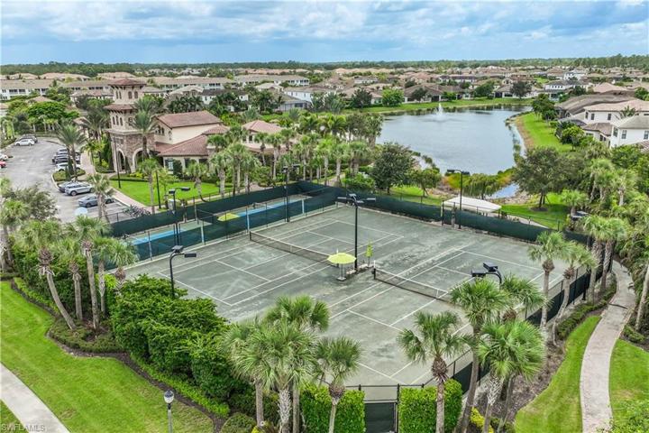 9466 Greenleigh CT, NAPLES FL 34120
