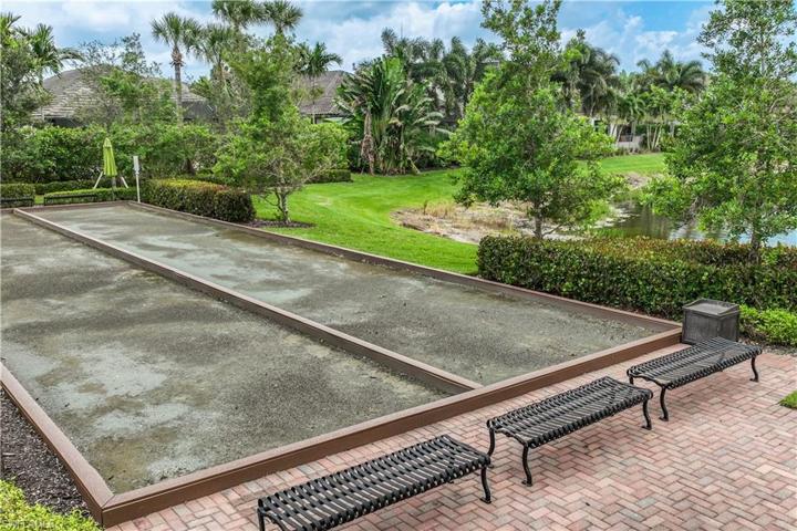 9466 Greenleigh CT, NAPLES FL 34120
