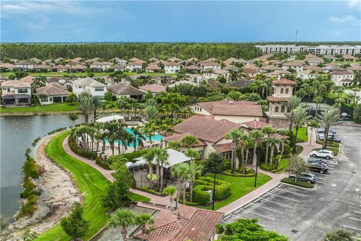 9466 Greenleigh CT, NAPLES FL 34120