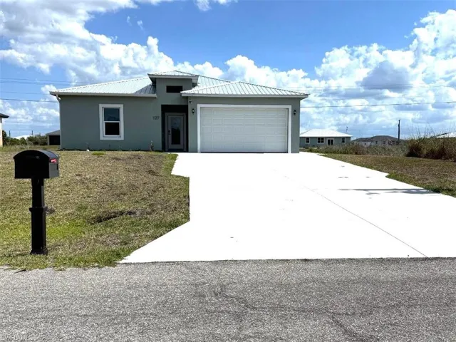 127  Carousel  AVE, Labelle, FL 33935