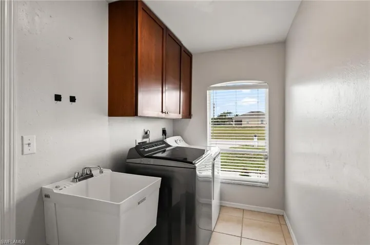 519 Ne 19th Ter, Cape Coral, Florida 33909