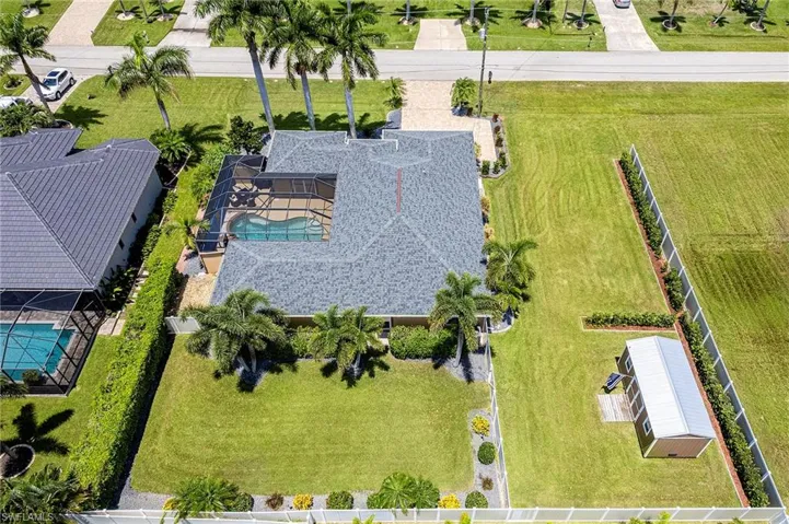Birds eye view of property