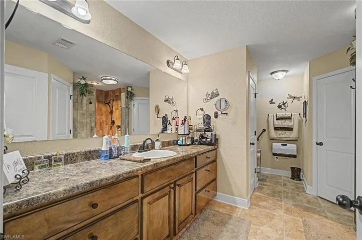9915 Nichols Lake Rd, Milton, Florida 32583
