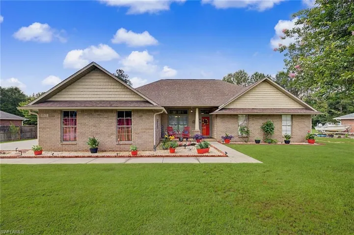 9915 Nichols Lake Rd, Milton, Florida 32583