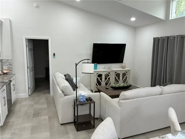 16126 Kelly Woods Dr, Fort Myers, Florida 33908
