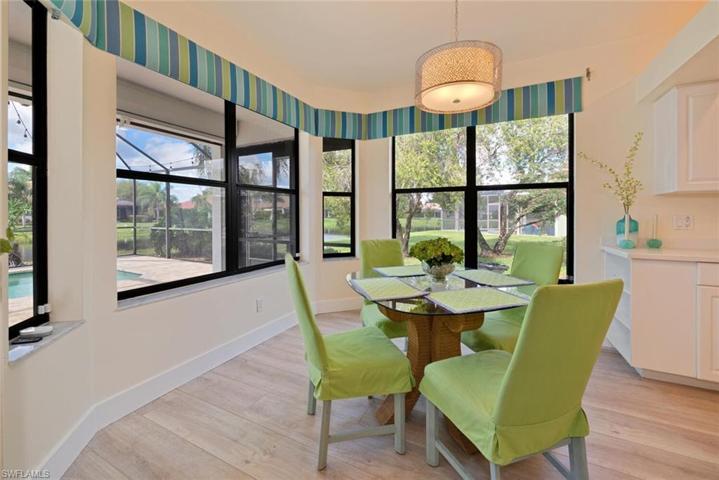 Dinette area with views of lake