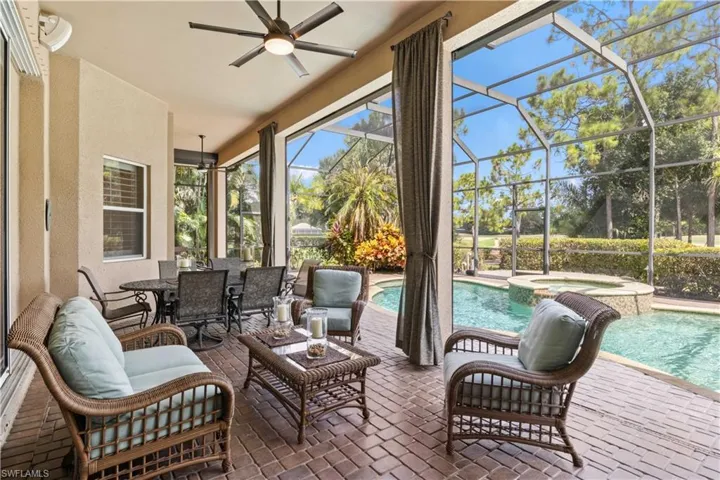 Sunroom / solarium with ceiling fan