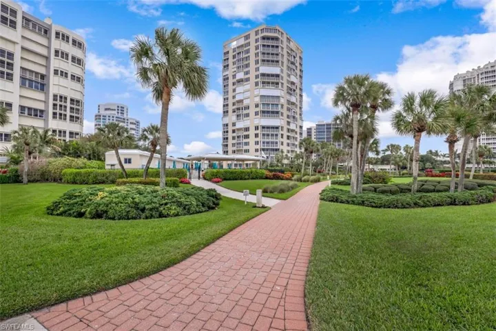 Surrounding community with a yard