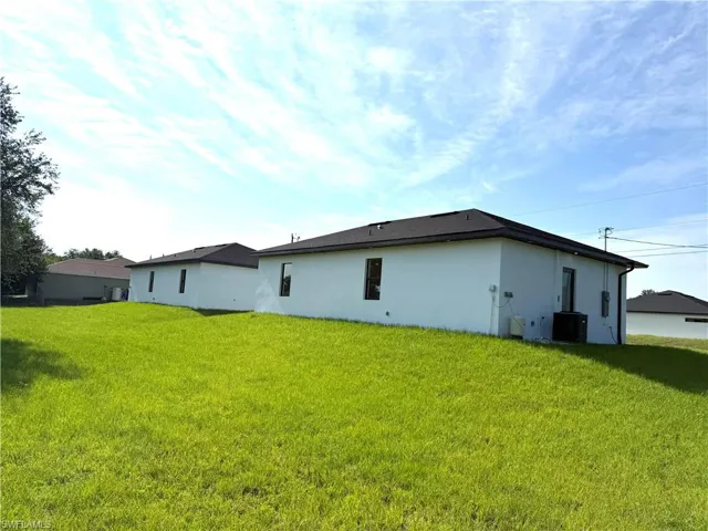 351  Pomona  ST, Lehigh Acres, FL 33974