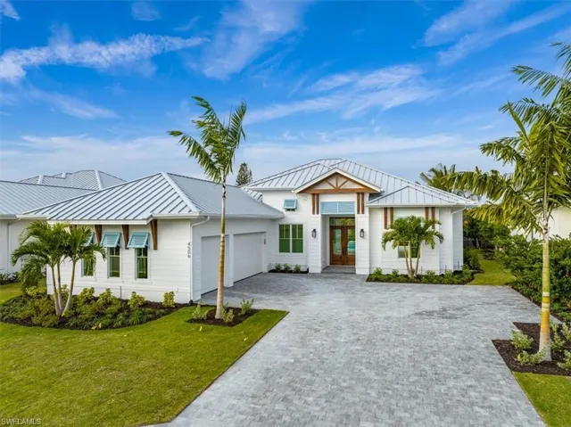 Coconut Landing homes feature a coastalcontemporary vibe, with standing seam metalroofing, colorful bahama shutters, anddecorative wood accents.