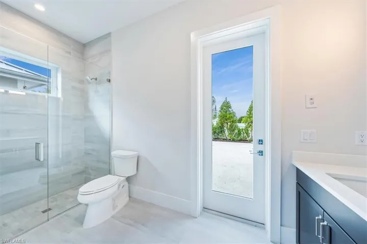 The primary suite is light and bright, with 10'impact sliders leading out to the fireplace andlounge area of the outdoor covered living. Dualwalk-in closets provide ample storage.