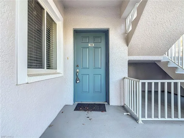 Doorway to property featuring stucco siding