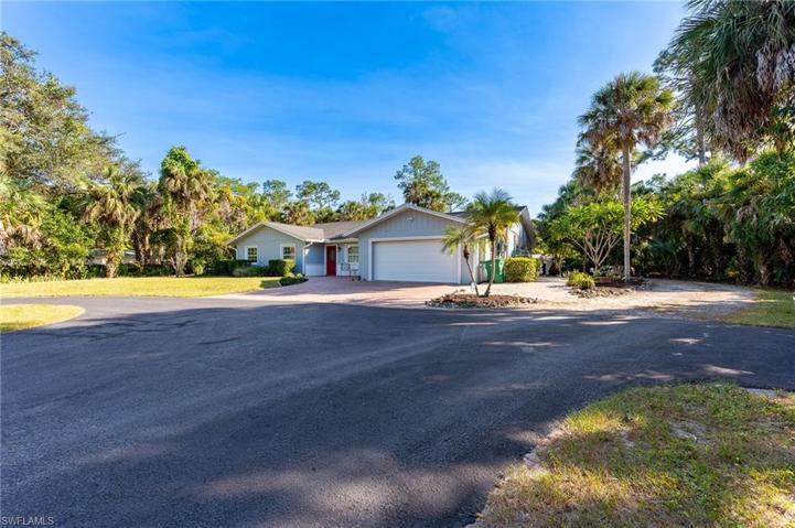front view showing driveway to back
