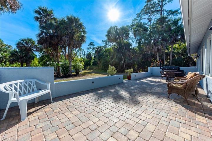 Back brick paver patio