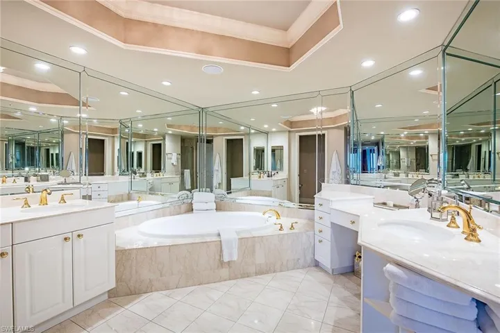 8960 Bay Colony Dr 602, Naples, Florida 34108