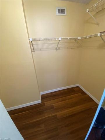 Walkin closet