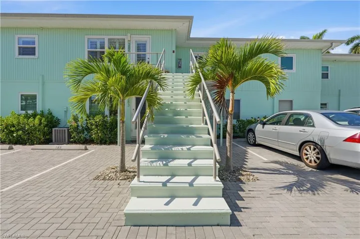 285 8th Ave S 285, Naples, Florida 34102