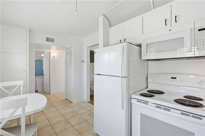 285 8th Ave S 285, Naples, Florida 34102