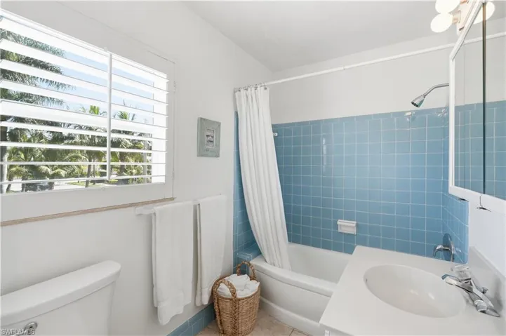 285 8th Ave S 285, Naples, Florida 34102