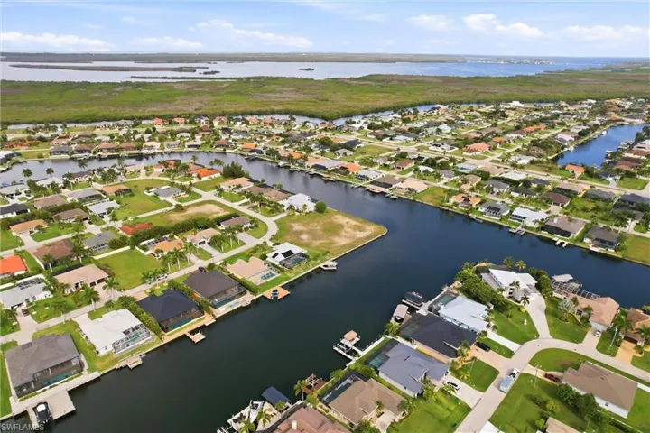 3021 Sw 27th Pl, Cape Coral, Florida 33914