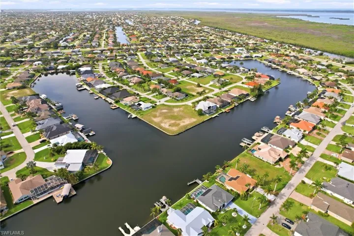 3021 Sw 27th Pl, Cape Coral, Florida 33914