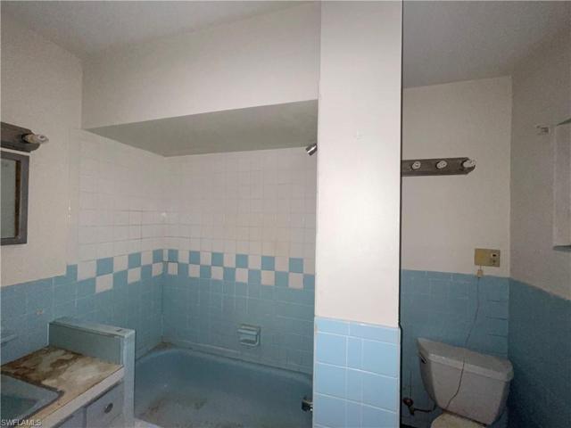 1107  Patterson  RD, CAPE CORAL, FL 33909