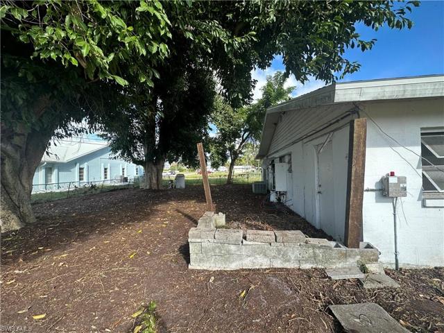 1107  Patterson  RD, CAPE CORAL, FL 33909