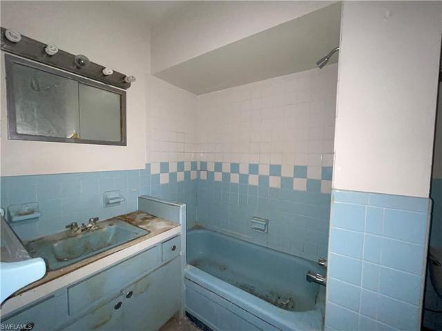 1107  Patterson  RD, CAPE CORAL, FL 33909