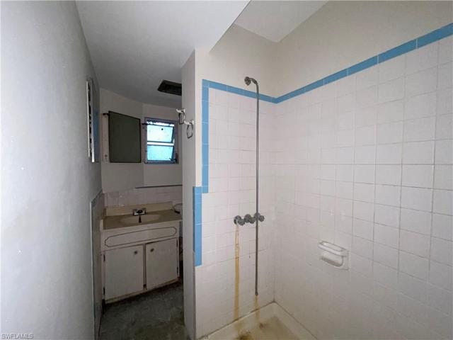 1107  Patterson  RD, CAPE CORAL, FL 33909