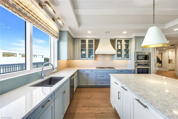 Several chefs can work at once!