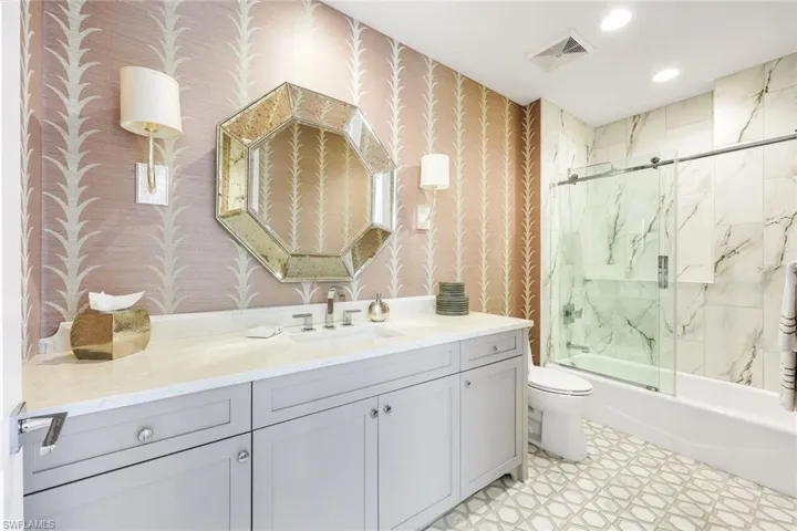 Ensuite guest bathroom.