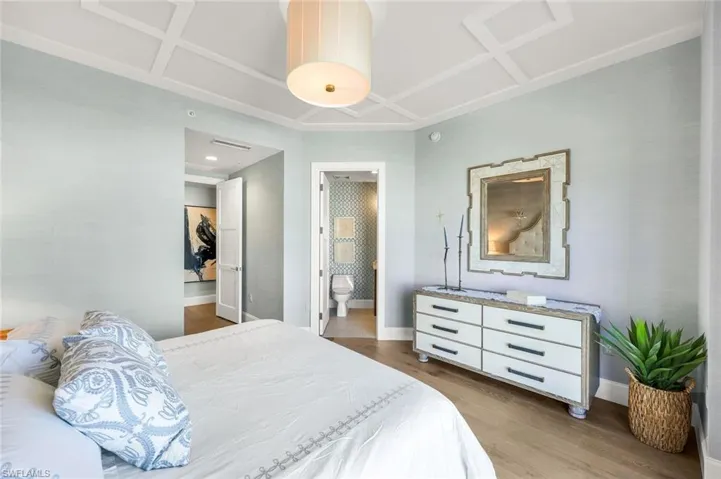 Hardwood flooring, light and bright!